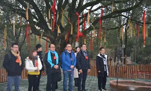 馬來西亞艾灸文化產(chǎn)業(yè)總會代表前來本草綱目園區(qū)交流